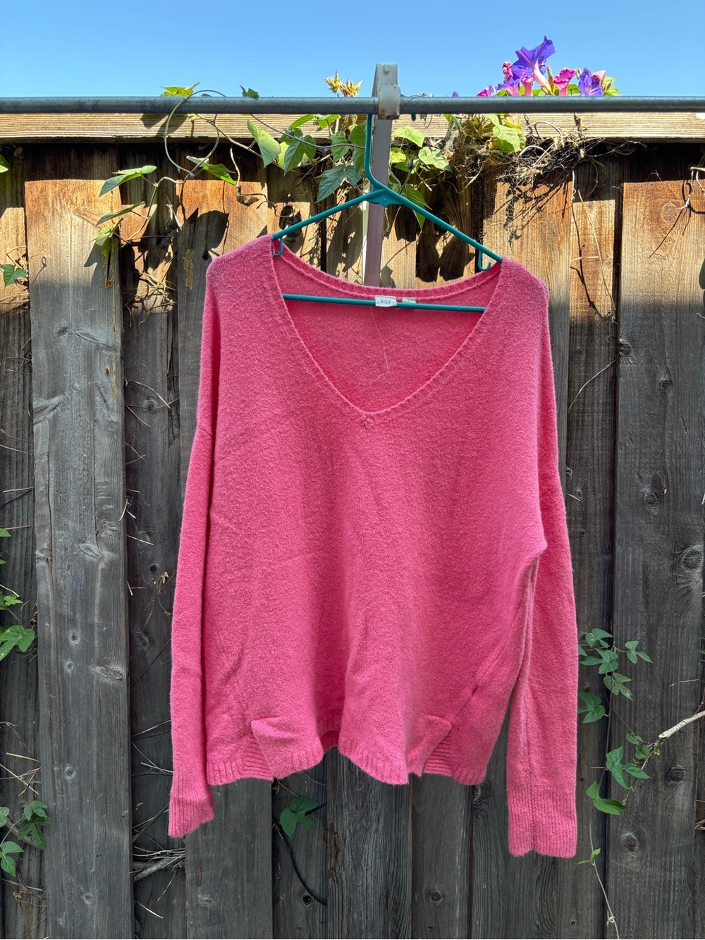 GAP Oversized V-Neck Lightweight Pink Sweater